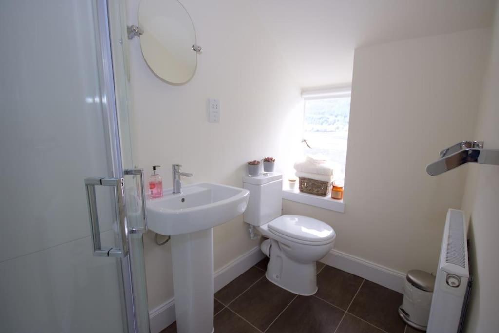 Rossmay House - 4 Bedroom Scottish Villa With Waterfront / Mountain Views Arrochar Exteriér fotografie