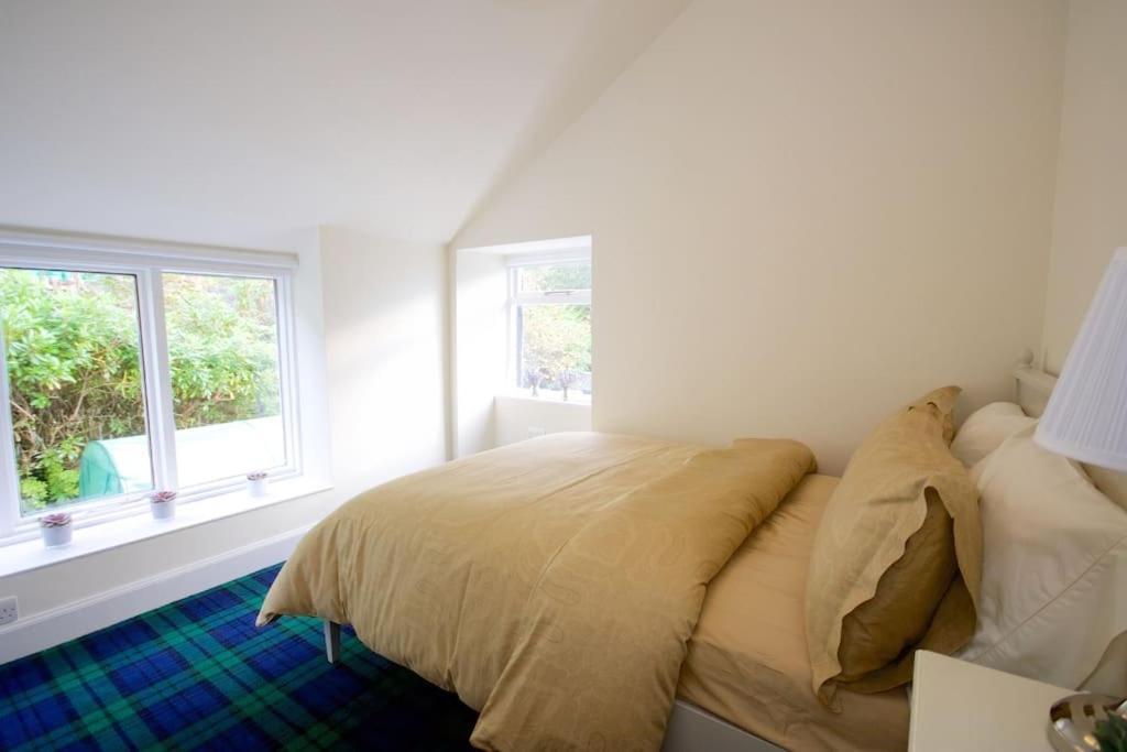 Rossmay House - 4 Bedroom Scottish Villa With Waterfront / Mountain Views Arrochar Exteriér fotografie