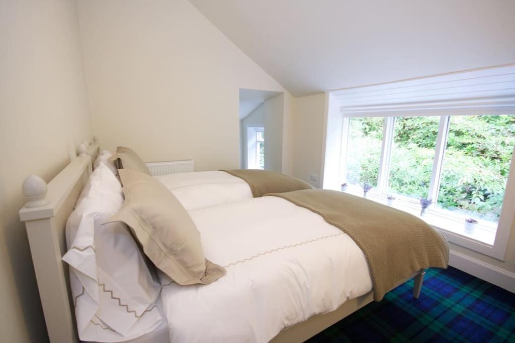 Rossmay House - 4 Bedroom Scottish Villa With Waterfront / Mountain Views Arrochar Exteriér fotografie